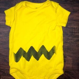 Peanuts Charlie Brown Snoopy onesie